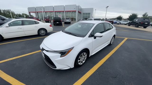 Used 2025 Toyota Corolla LE FWD image 6