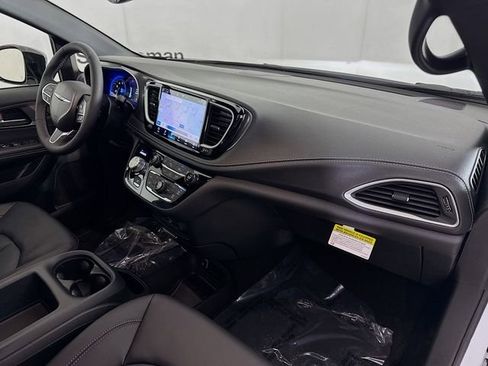 New 2026 Chrysler Pacifica Select image 27