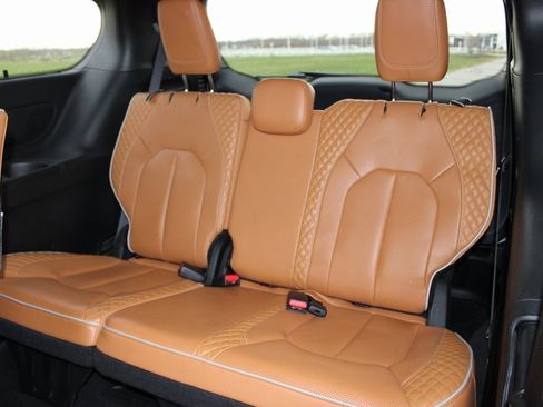 Used 2022 Chrysler Pacifica Pinnacle image 31