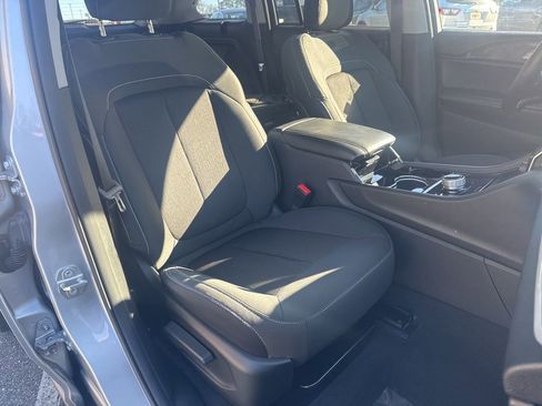 Used 2022 Jeep Grand Cherokee Laredo w/ Luxury Tech Group I image 7