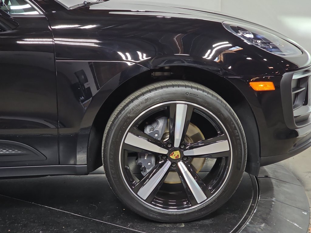 Certified 2026 Porsche Macan AWD/4WD image 11