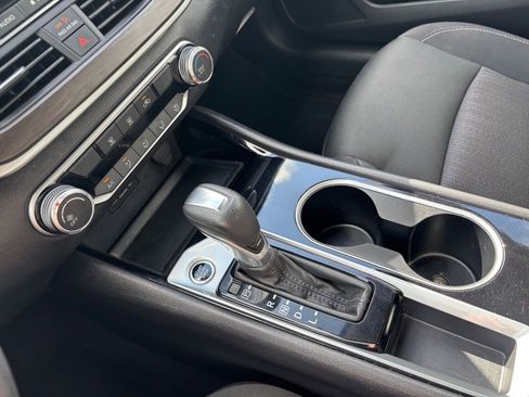 Used 2024 Nissan Altima 2.5 SV image 41