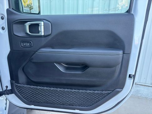 Used 2022 Jeep Gladiator Overland w/ Popular Equipment Package image 31