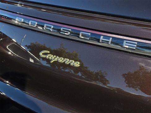 Used 2023 Porsche Cayenne Platinum Edition w/ Premium Package Plus (PIA) image 12