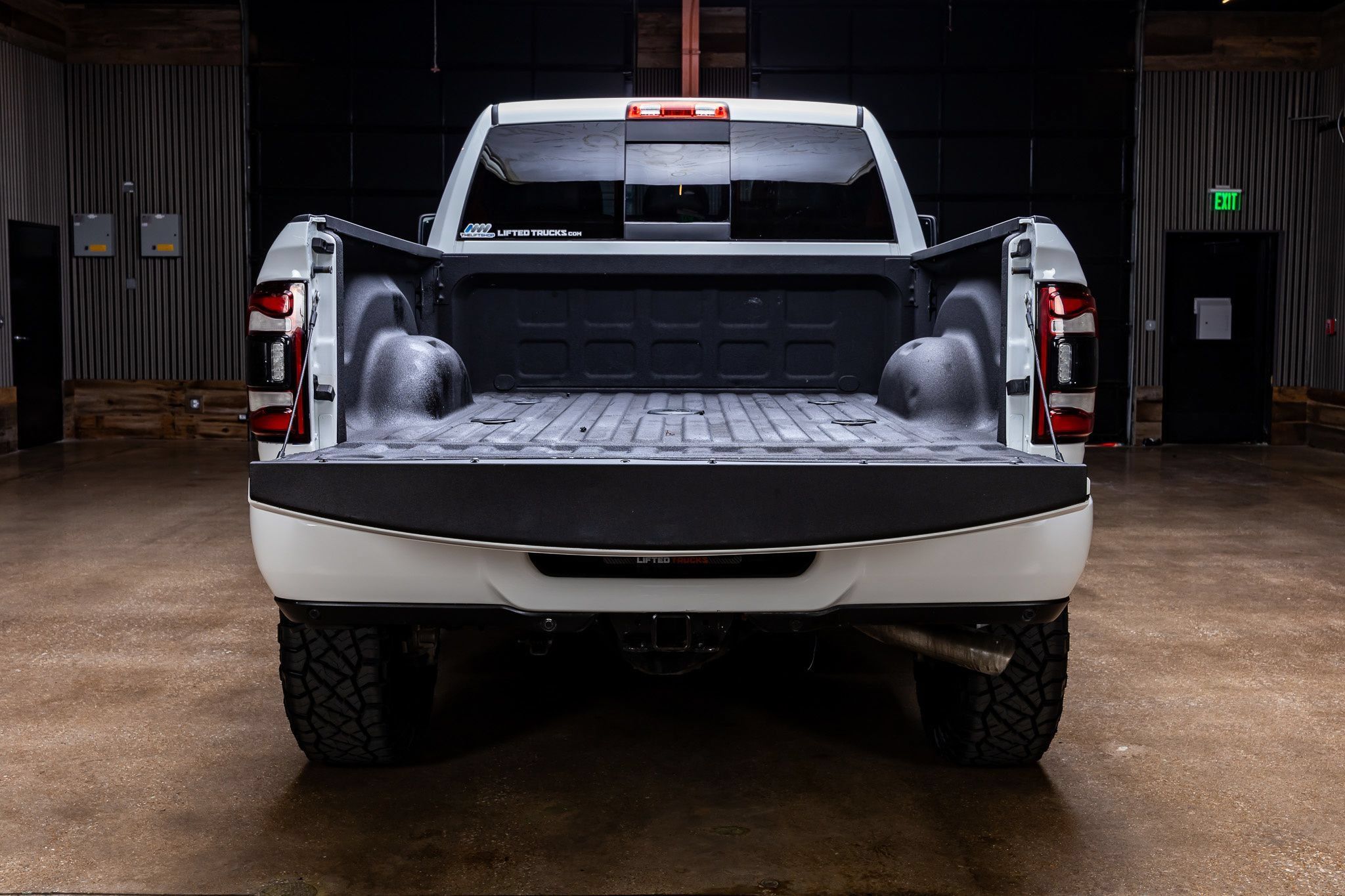 Used 2023 RAM 3500 Laramie AWD/4WD image 9