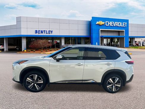 Used 2021 Nissan Rogue SL image 2