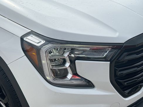 Used 2022 GMC Terrain SLT w/ Elevation Edition FWD image 32