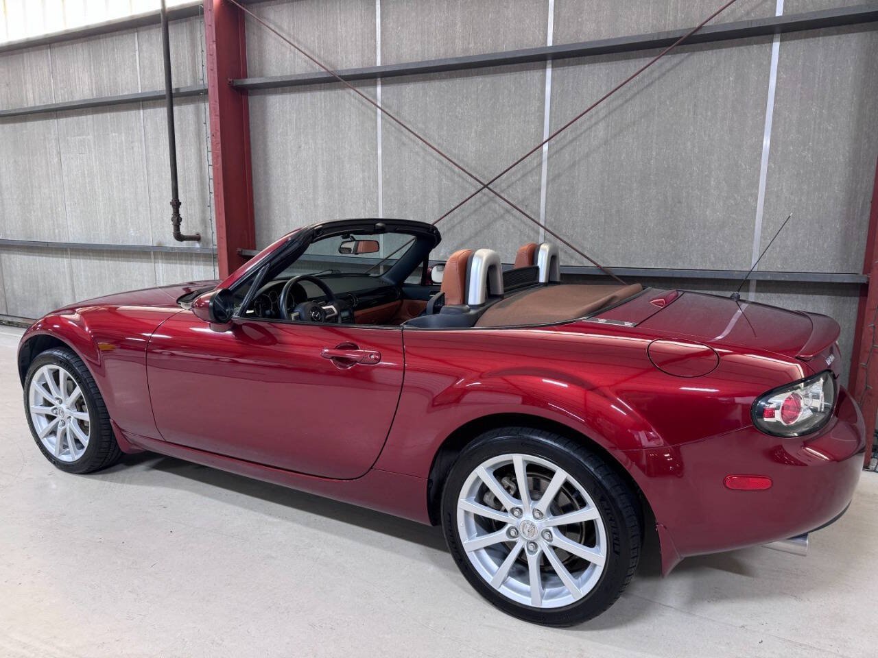 Used 2007 MAZDA MX-5 Miata Grand Touring w/ Premium Pkg RWD image 8