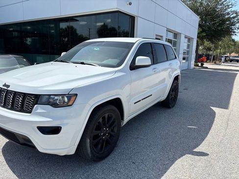 Certified 2022 Jeep Grand Cherokee Laredo X RWD image 1