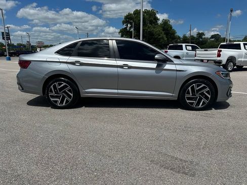 Used 2024 Volkswagen Jetta SEL FWD image 3