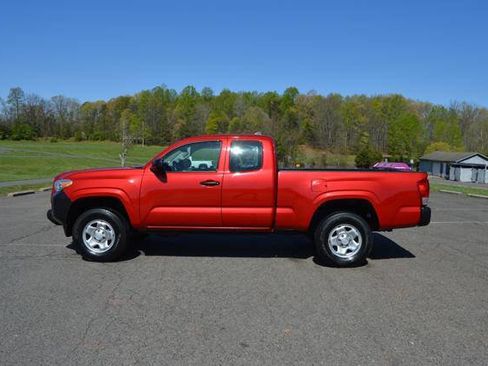 Used 2017 Toyota Tacoma 4x4 Access Cab image 6