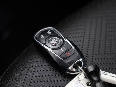 Used 2022 Buick Encore GX Essence w/ Experience Buick Package image 31