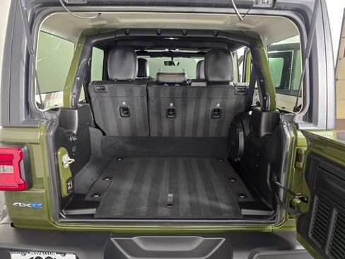 Used 2023 Jeep Wrangler Unlimited Sahara AWD/4WD image 15