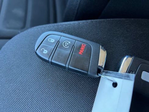 Used 2021 Jeep Renegade Latitude AWD/4WD image 29
