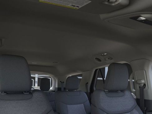 Used 2025 Ford Explorer Active RWD image 23
