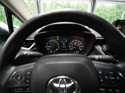 Used 2024 Toyota Corolla LE FWD image 15