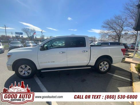 Used 2018 Nissan Titan SV image 7