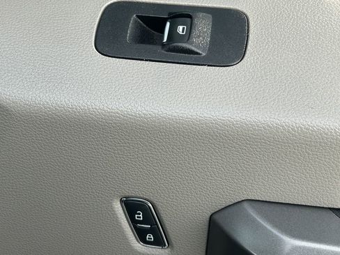 Used 2017 Ford F150 XLT AWD/4WD image 32