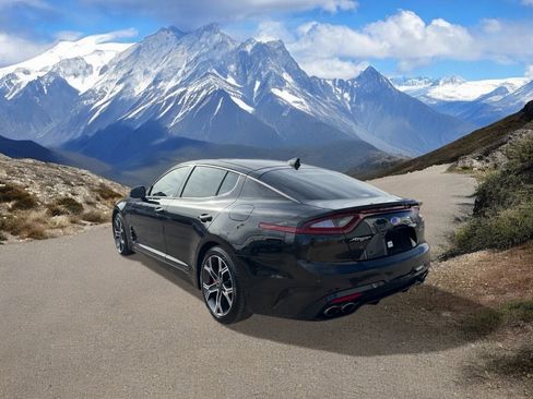 Used 2018 Kia Stinger GT1 image 3