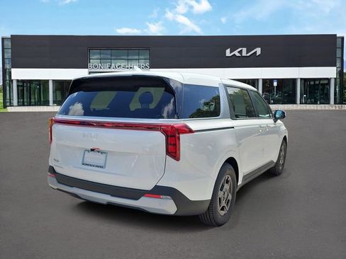 New 2026 Kia Carnival LX FWD image 4