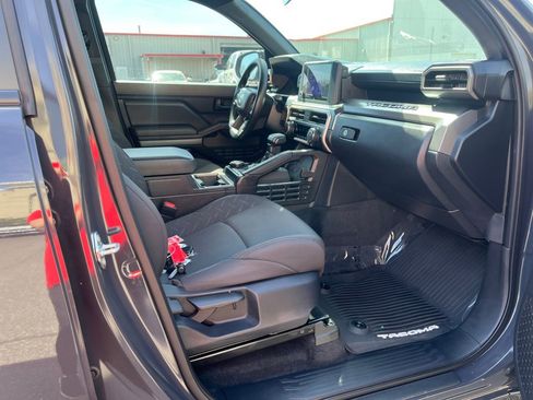 Certified 2025 Toyota Tacoma SR5 image 32