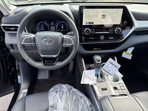 Used 2026 Toyota Highlander Platinum AWD/4WD image 18