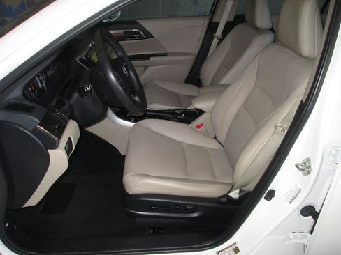 Used 2017 Honda Accord EX-L image 3