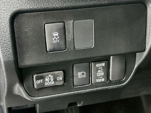 Used 2021 Toyota Tacoma TRD Off-Road w/ Technology Package AWD/4WD image 17