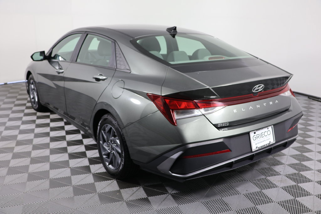 Used 2024 Hyundai Elantra SEL FWD image 6