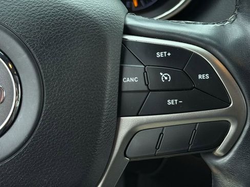 Used 2021 Jeep Grand Cherokee Laredo X RWD image 30