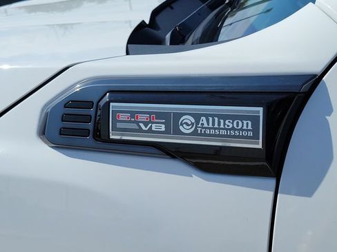 Used 2024 GMC Sierra 2500 AT4 w/ AT4 Preferred Package AWD/4WD image 8
