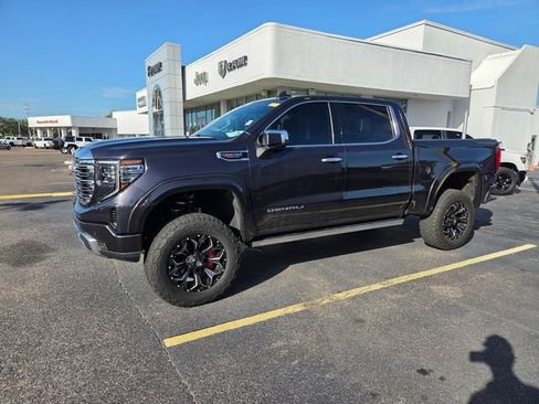 Used 2022 GMC Sierra 1500 Denali w/ Denali Reserve Package AWD/4WD image 3