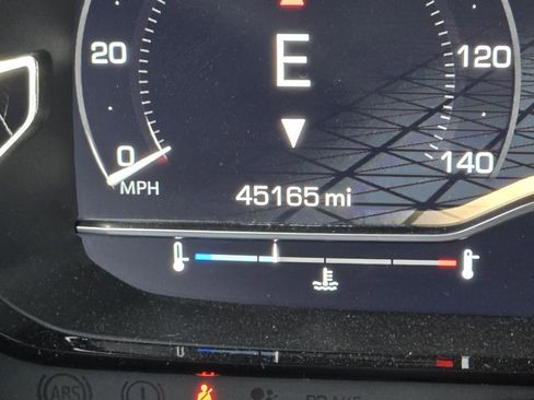 Used 2022 GMC Yukon XL Denali image 5