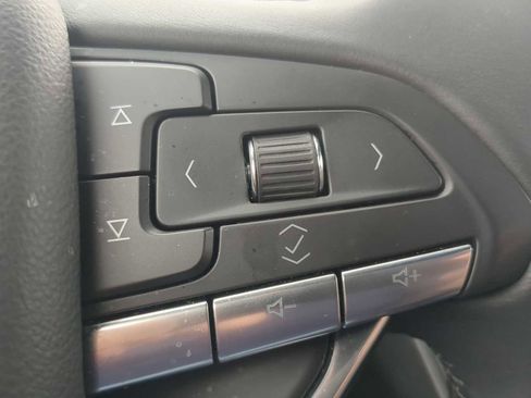 Used 2025 Cadillac XT6 Luxury image 16