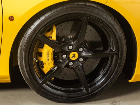 Used 2016 Ferrari 488 GTB RWD image 31