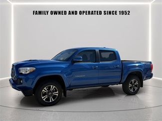 Used 2017 Toyota Tacoma TRD Sport video 1