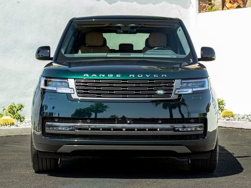Used 2025 Land Rover Range Rover SE AWD/4WD image 3