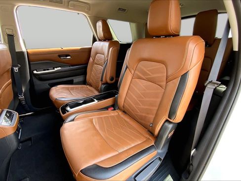 Used 2024 Nissan Pathfinder Platinum FWD image 20