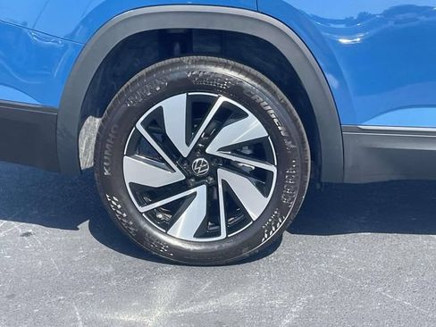 Certified 2026 Volkswagen Atlas SE FWD image 9