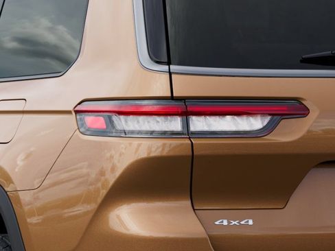 New 2026 Jeep Grand Cherokee L Limited AWD/4WD image 9