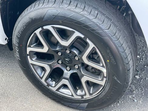 Used 2026 RAM 1500 Laramie AWD/4WD image 34