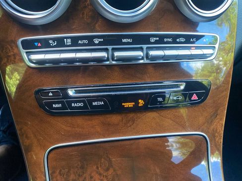 Used 2017 Mercedes-Benz GLC 300 4MATIC image 17