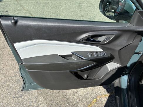 Used 2025 Chevrolet Trax LT image 18
