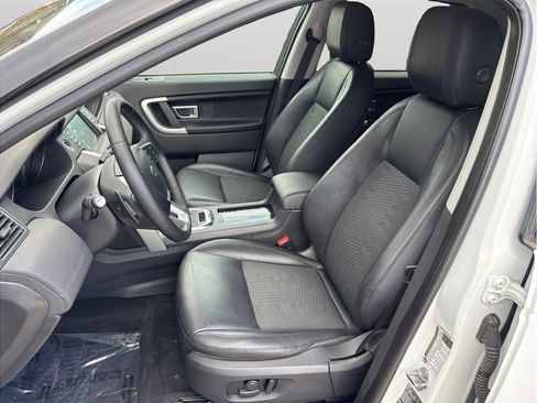 Used 2019 Land Rover Discovery Sport SE AWD/4WD image 2
