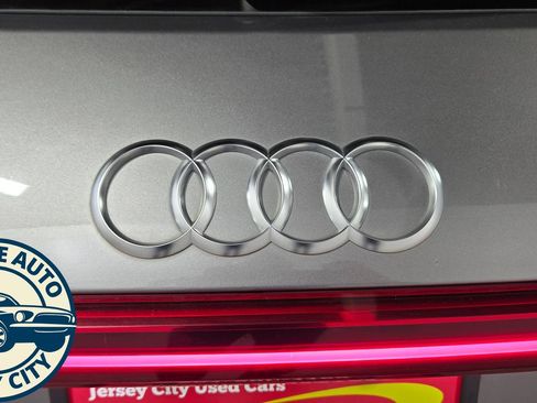 Used 2021 Audi e-tron Premium w/ Convenience Plus Package AWD/4WD image 33