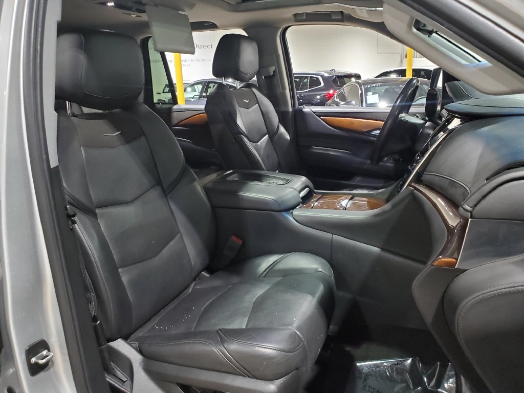 Used 2018 Cadillac Escalade Luxury RWD image 13