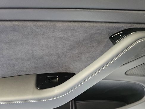 Used 2018 Tesla Model 3 Long Range RWD image 11