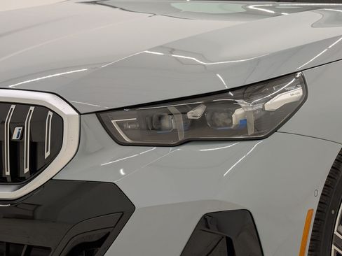 New 2026 BMW i5 eDrive40 w/ M Sport Package RWD image 11