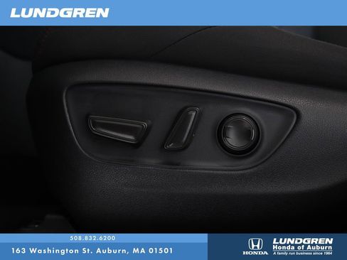 Used 2024 Toyota RAV4 SE w/ Weather & Moonroof Package image 10