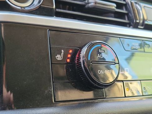 Used 2022 Nissan Pathfinder SV w/ SV Black Package image 10